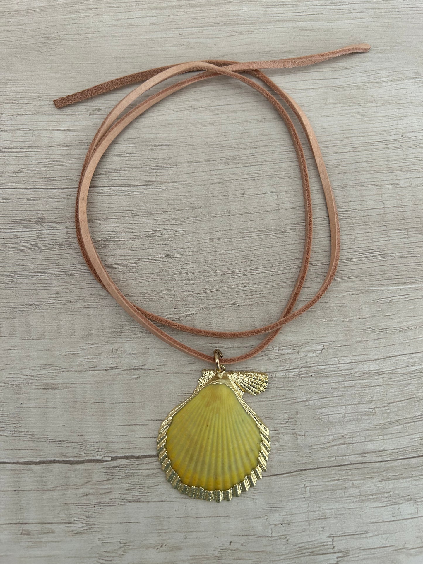 Colgante mar amarillo cuero beige